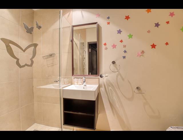 3 BEDROOM APARTMENT TO LET IN ZIMBALI ESTATE